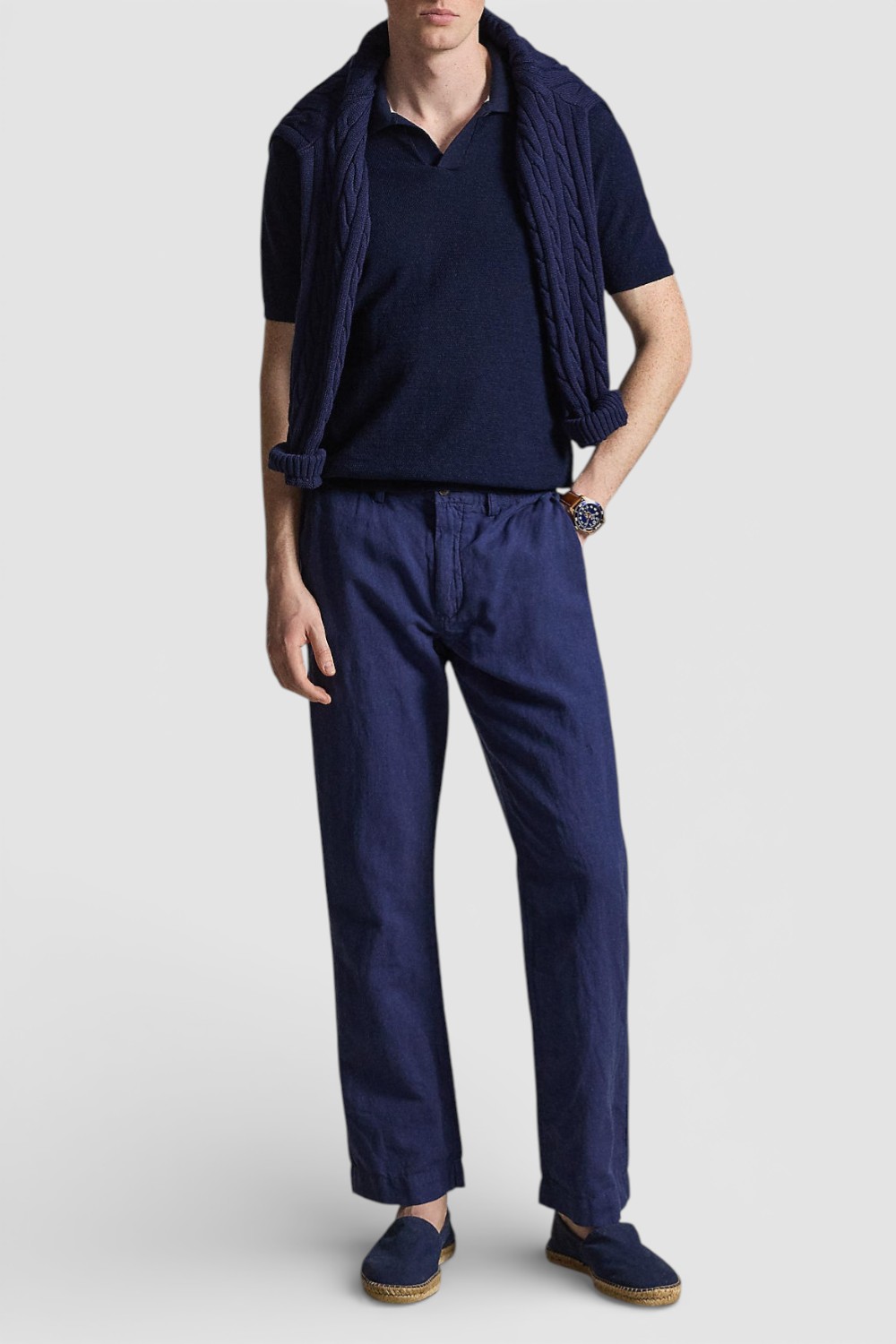 תמונת כל הלוק של מכנסי פשתן מחוייטים